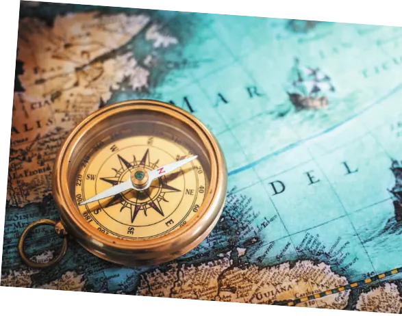 Imagem de uma bússola sobre um mapa.