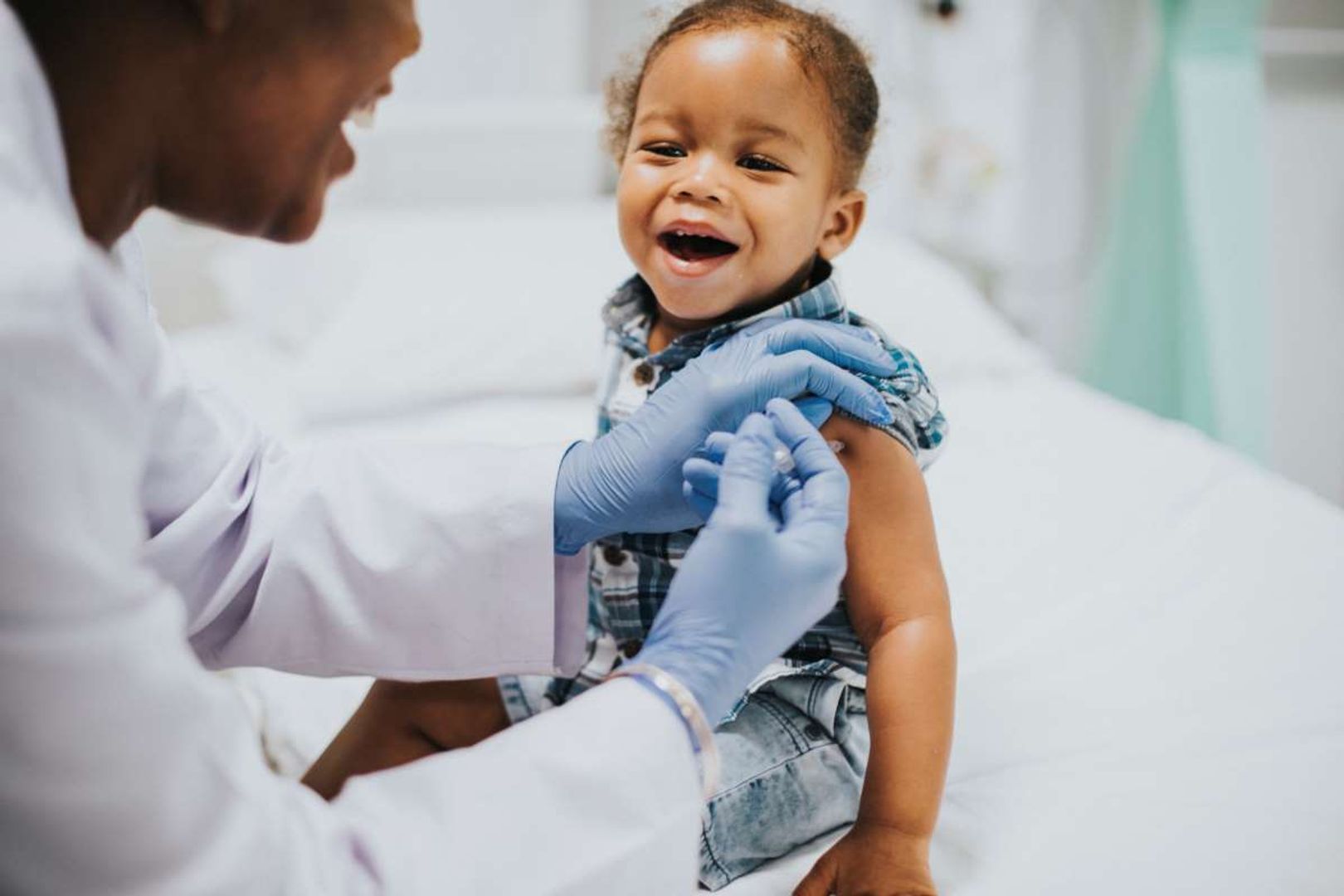 Os impactos da gestão da pandemia nos direitos de crianças e adolescentes no Brasil