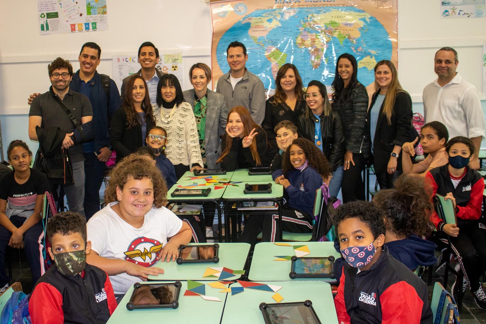 Comitiva Internacional faz visita à escola em Taboão da Serra