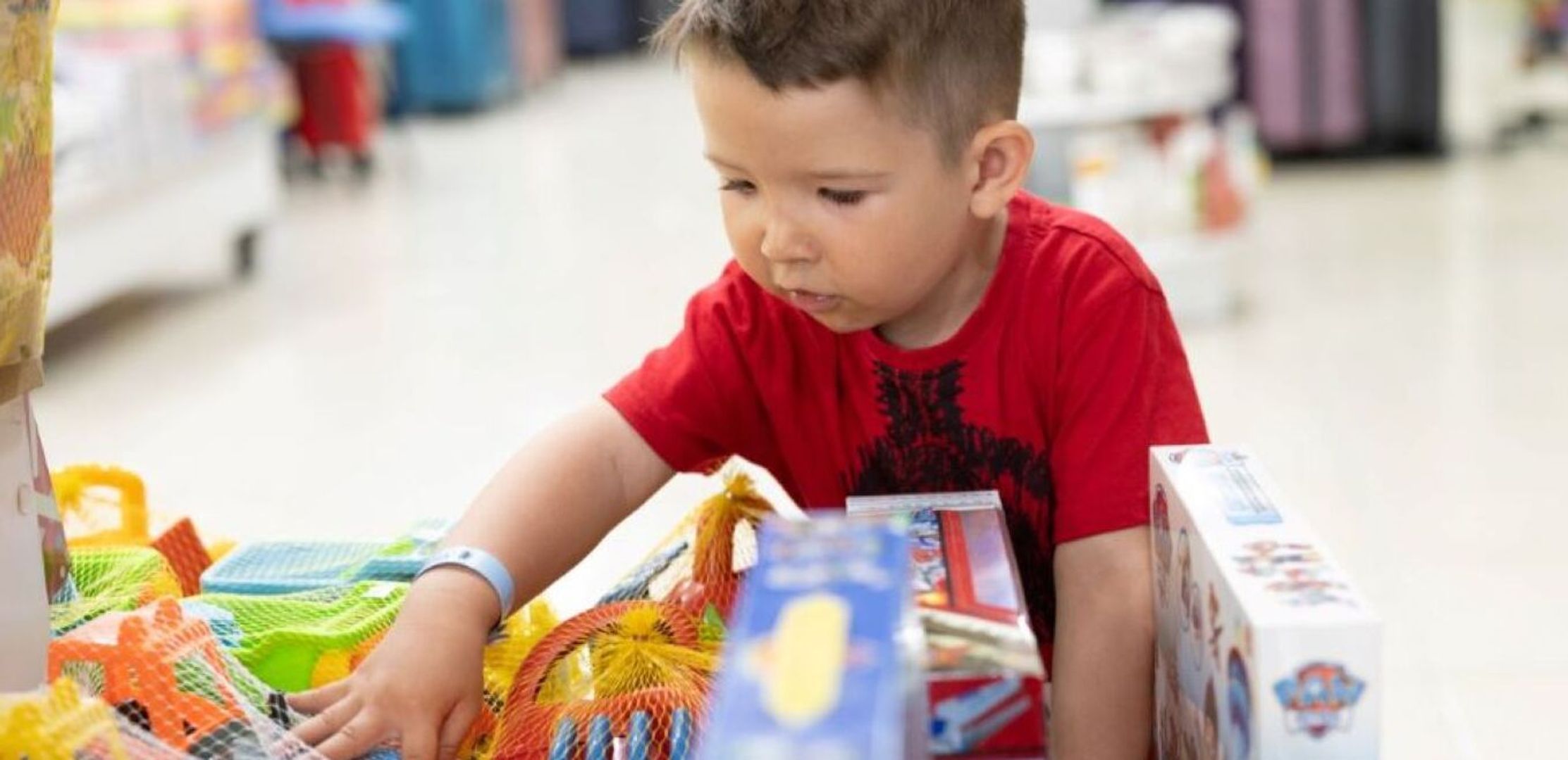 A complicada tarefa de dizer “não” às crianças e adolescentes na hora do exagerado consumismo de fim de ano