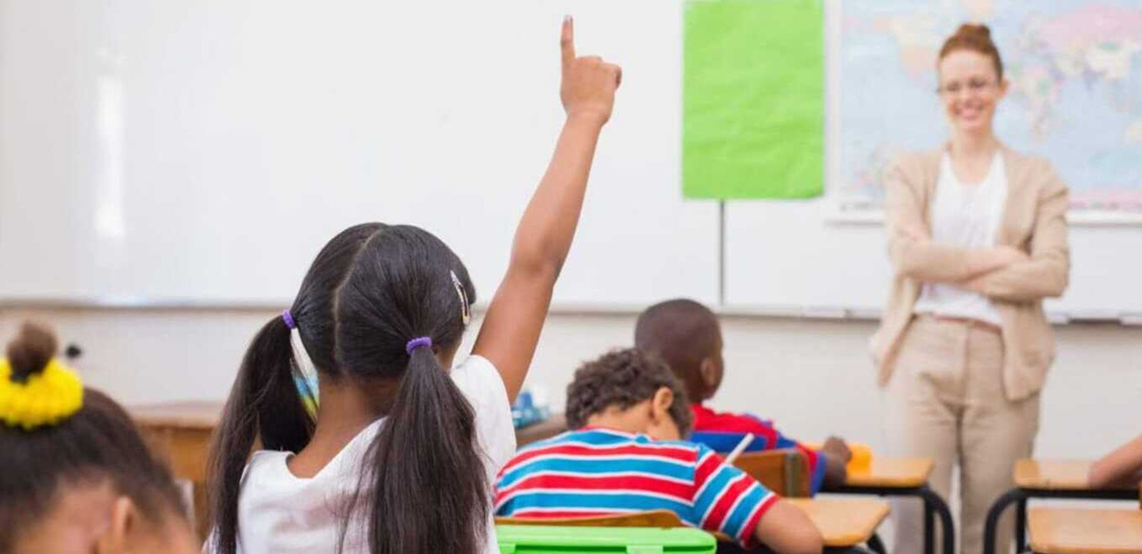 Debates sobre política invadem escolas e se tornam desafio para professores