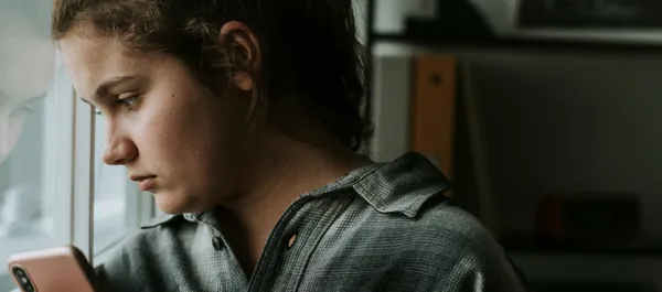 Novo desafio das redes sociais ameaça crianças e adolescentes