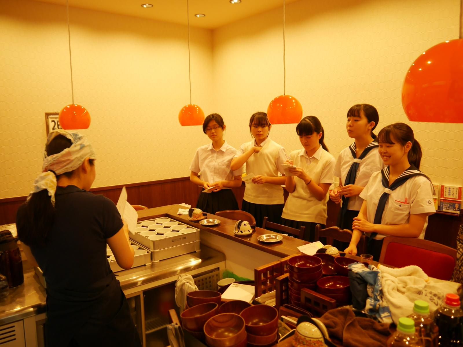 共立女子中学校　先生インタビュー「中学のうちは宿題をたくさん出すので、ちゃんとついていければ力になっています！」71