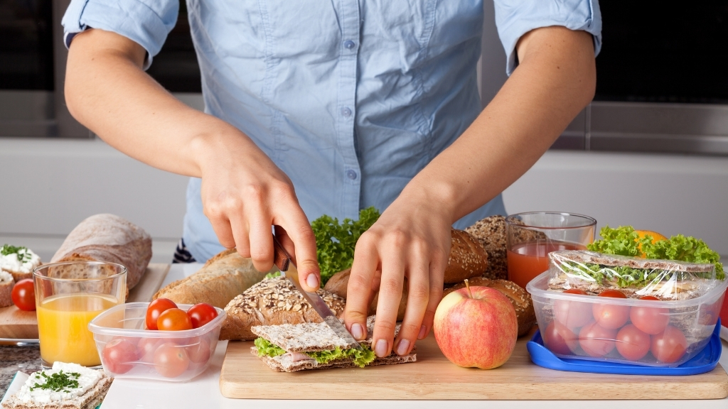 Preparing healthy lunch