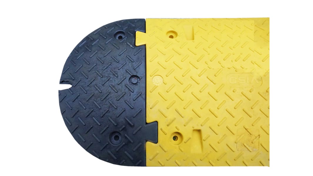 RS PRO Rubber Speed Bump End Cap, 600mm x 300 mm x 20 mm, 30km/h Speed Limit