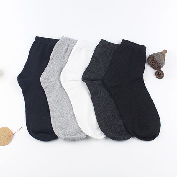 Men's plain black cotton ankle socks