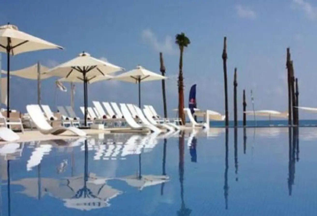 2096_Hacienda-White_Chalet_1