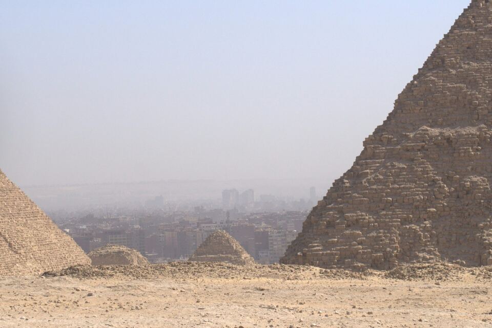 From the plateau, Cairo in the haze. Photo: Elizaveta Oshevneva