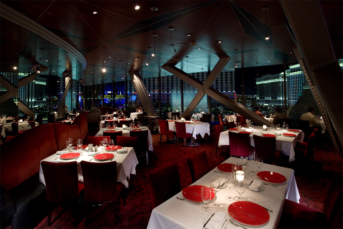 Eiffel Tower Restaurant Still Reigns In Las Vegas - Full Metal Traveler