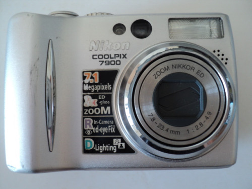 NIKON COOLPIX 7900