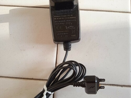 Sony-Ericsson-portable-charger-CST-60_1.jpg