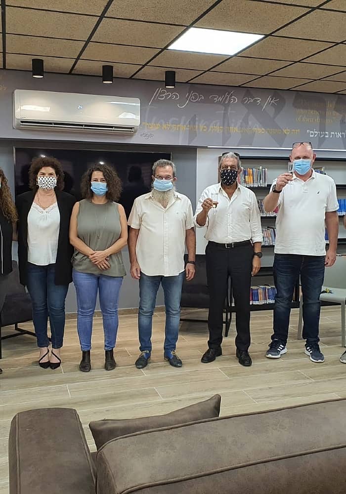ספרים רבותיי, ספרים