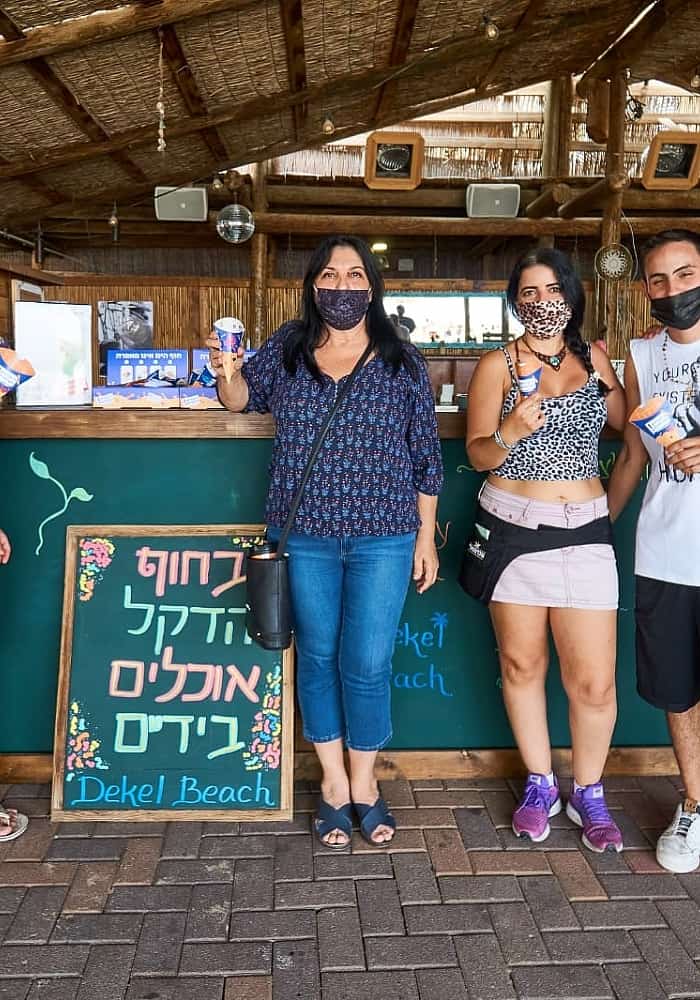 עושים מעשים טובים