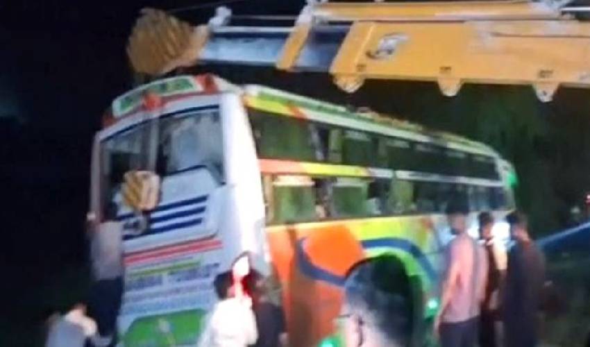 ভারতে ভয়াবহ বাস দুর্ঘটনা, বেশিরভাগ যাত্রীই বাংলাদেশি
