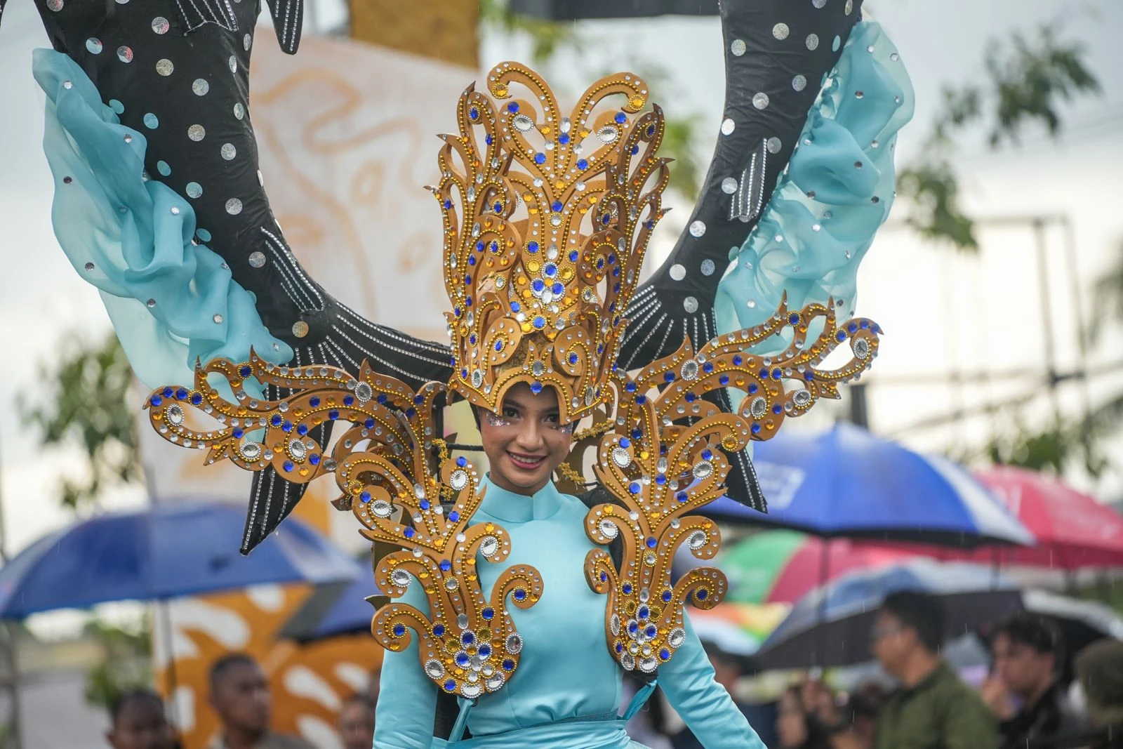   Buka Parade Gorontalo Karnaval Karawo, Menteri Ekraf Tegaskan Bukti Penguatan Ekosistem Ekraf