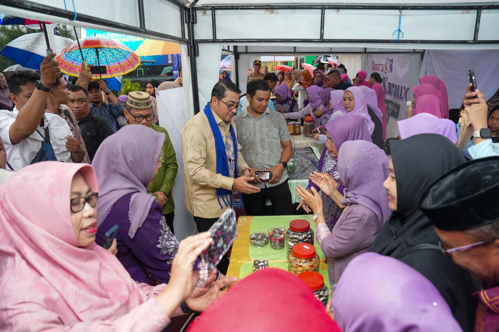   Menteri Ekraf Resmikan Desa Kreatif Tanggilingo, Tekankan Industri Kreatif Dimulai dari Daerah