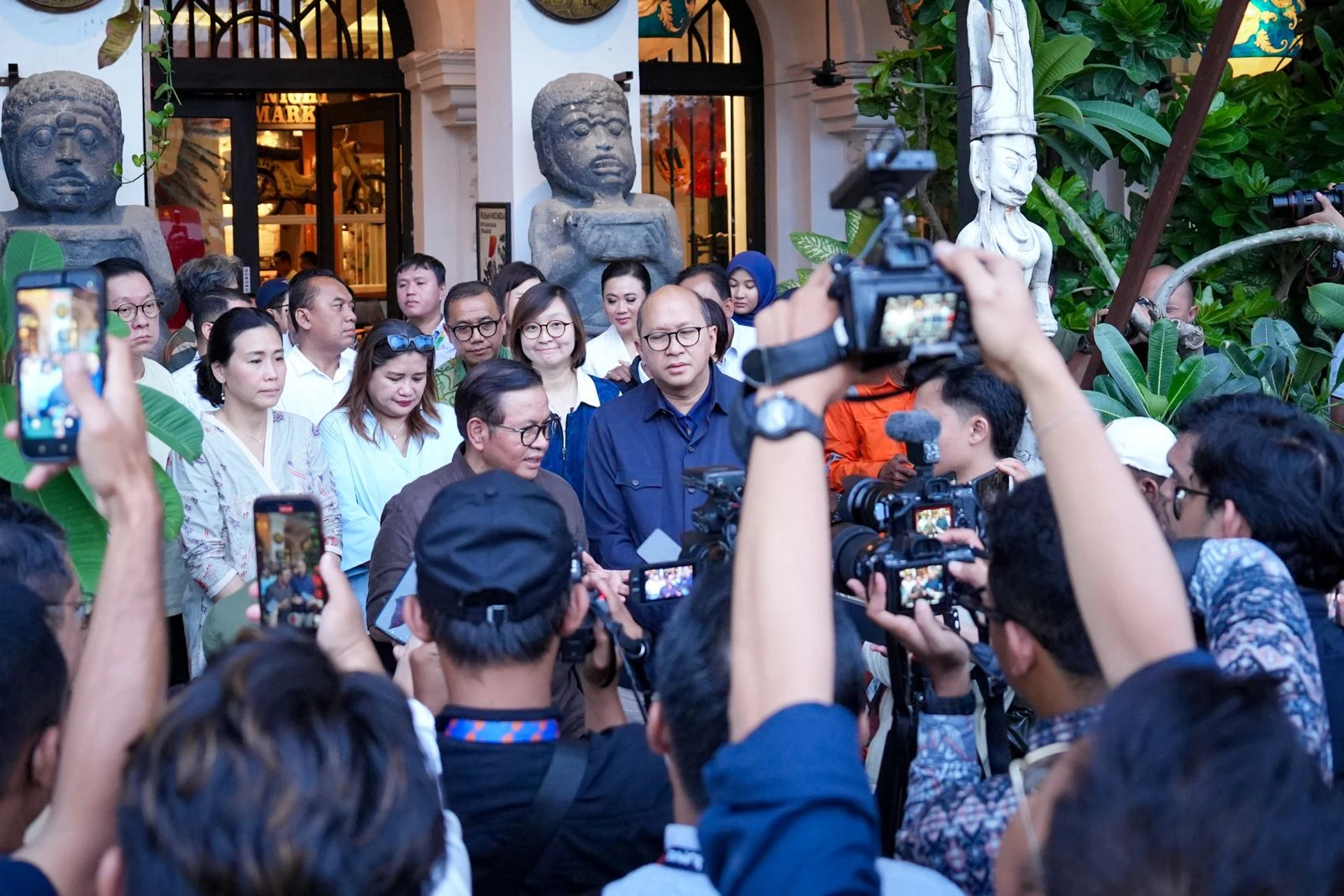 Dukung Revitalisasi Kota Tua, Wamen Ekraf Tinjau 4 Gedung Bersejarah Peradaban Jakarta