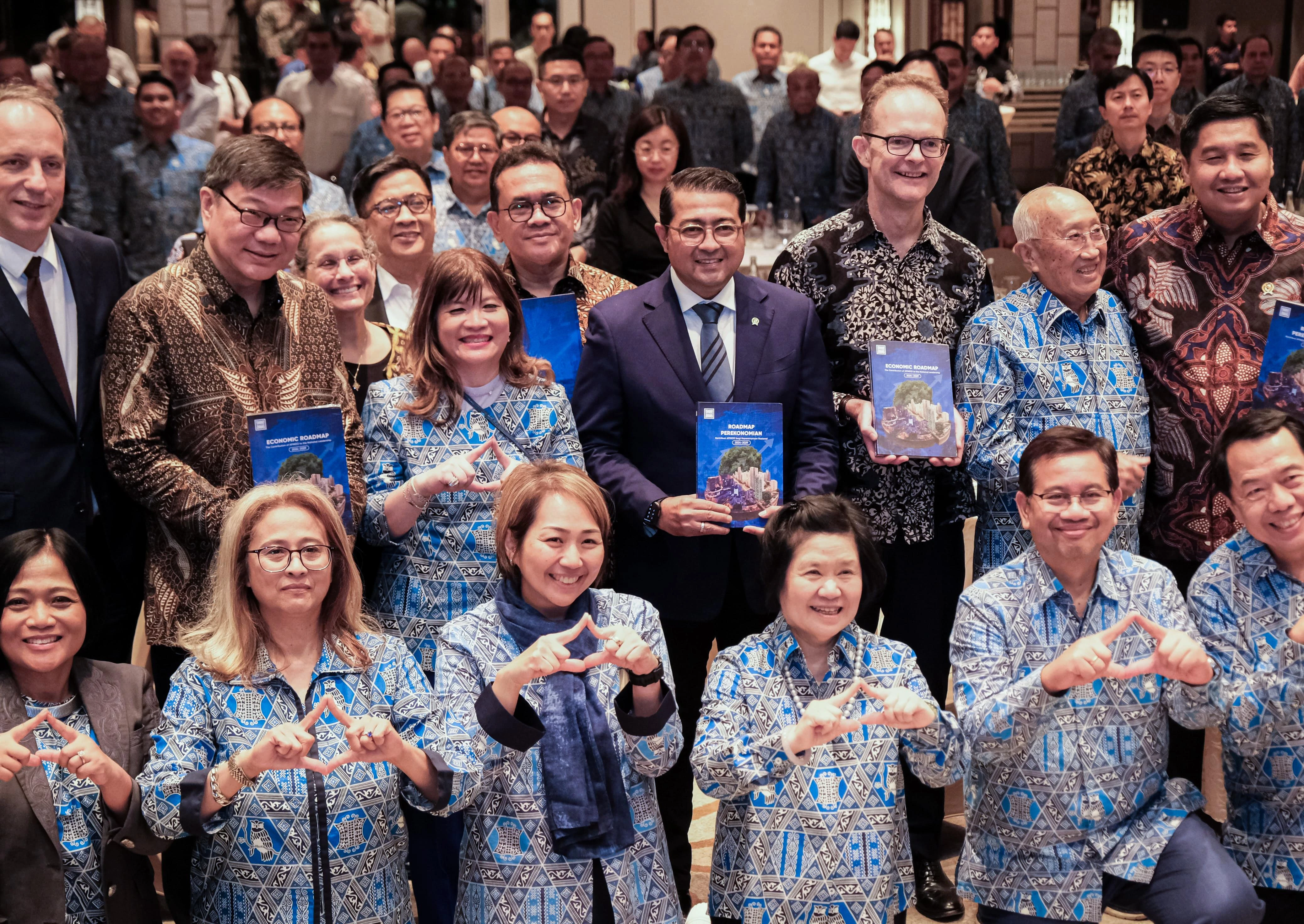 Minister of Creative Economy Attends APINDO Halalbihalal, Ready to Collaborate to Boost Creative Economy Workforce
