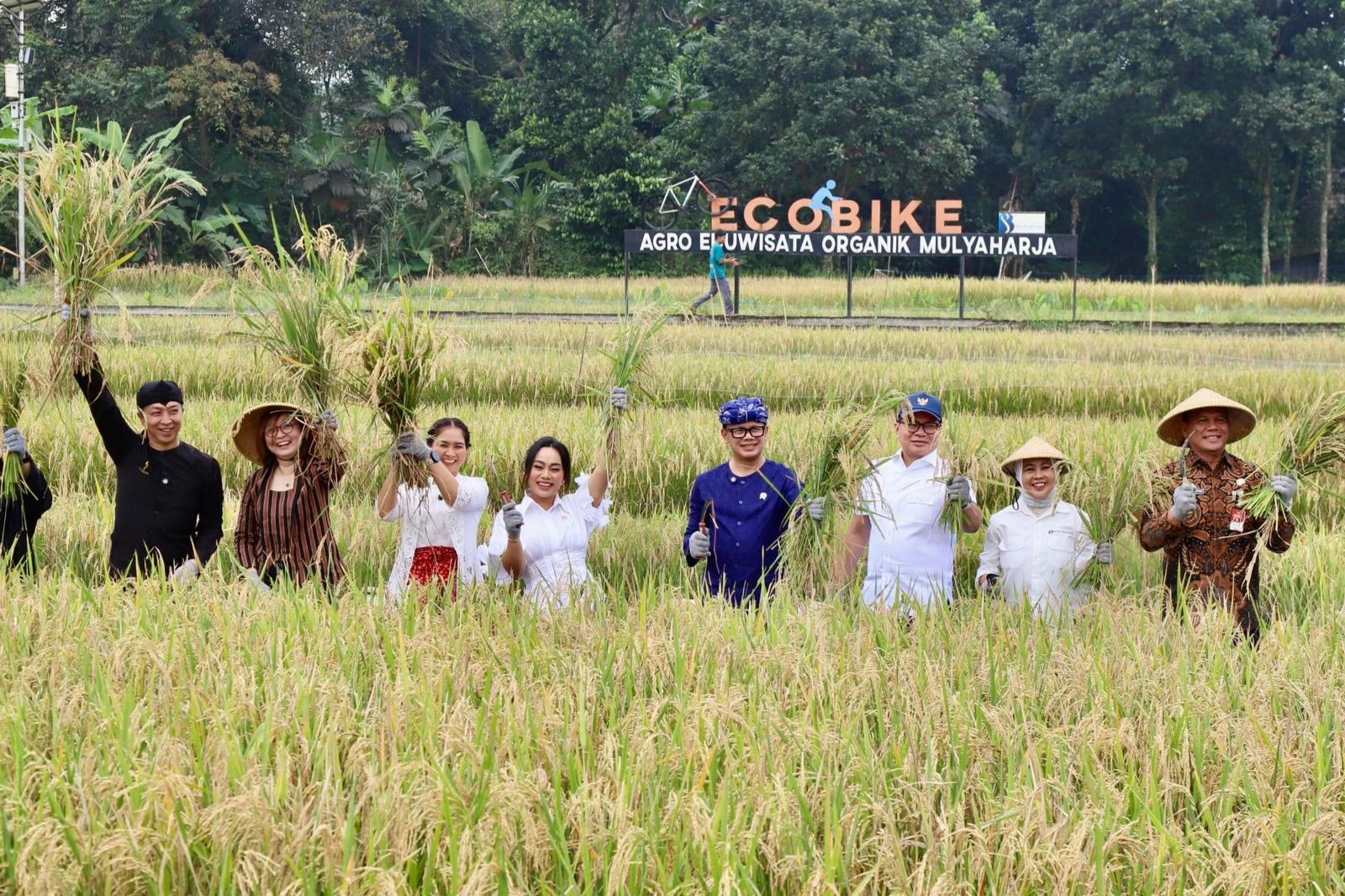 Deputy Minister of Creative Economy Attends Grand Harvest at AEWO Bogor, A Concrete Step to Boost Regional Creative Economy
