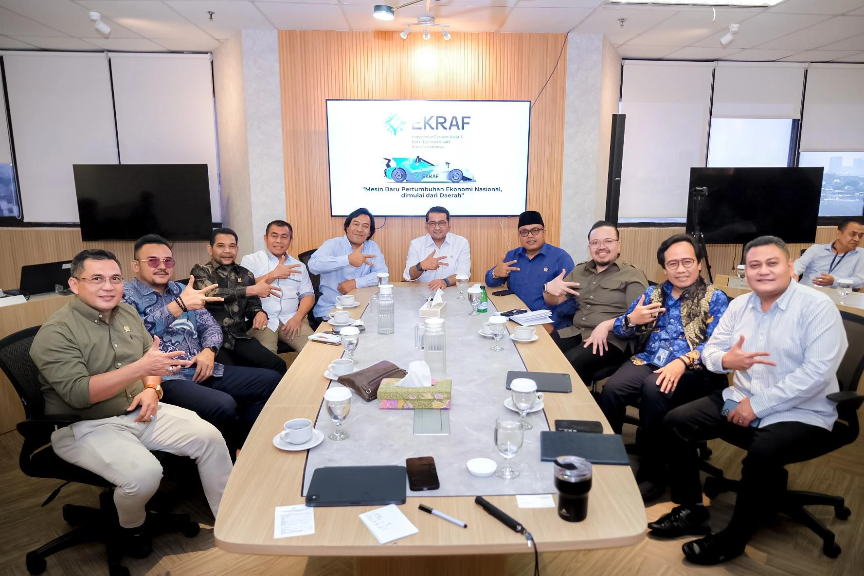 Minister of Creative Economy Teuku Riefky Meets DPD RI Senators, Emphasizes the Importance of Growing the Creative Economy from the Regions
