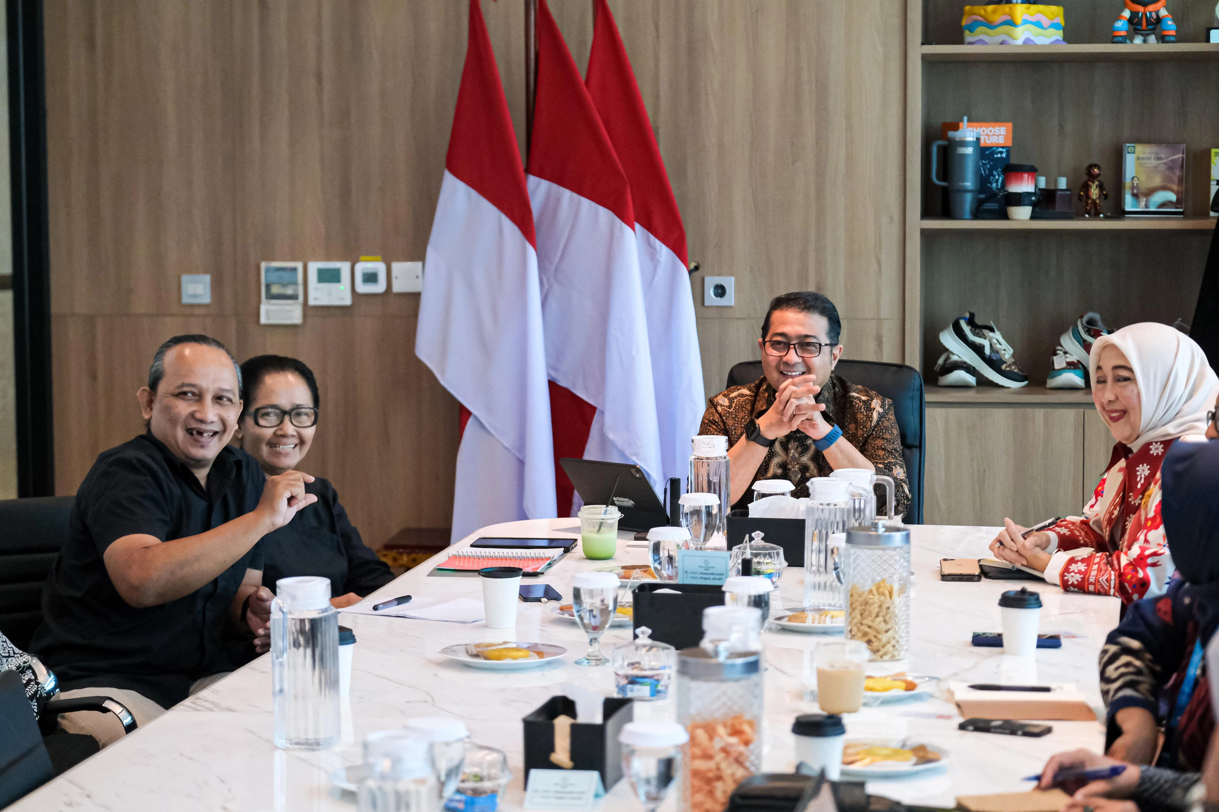 Minister of Creative Economy Supports Jogja Art of Fashion Foundation in Advancing Fashion and Visual Art Subsector Through Collaboration