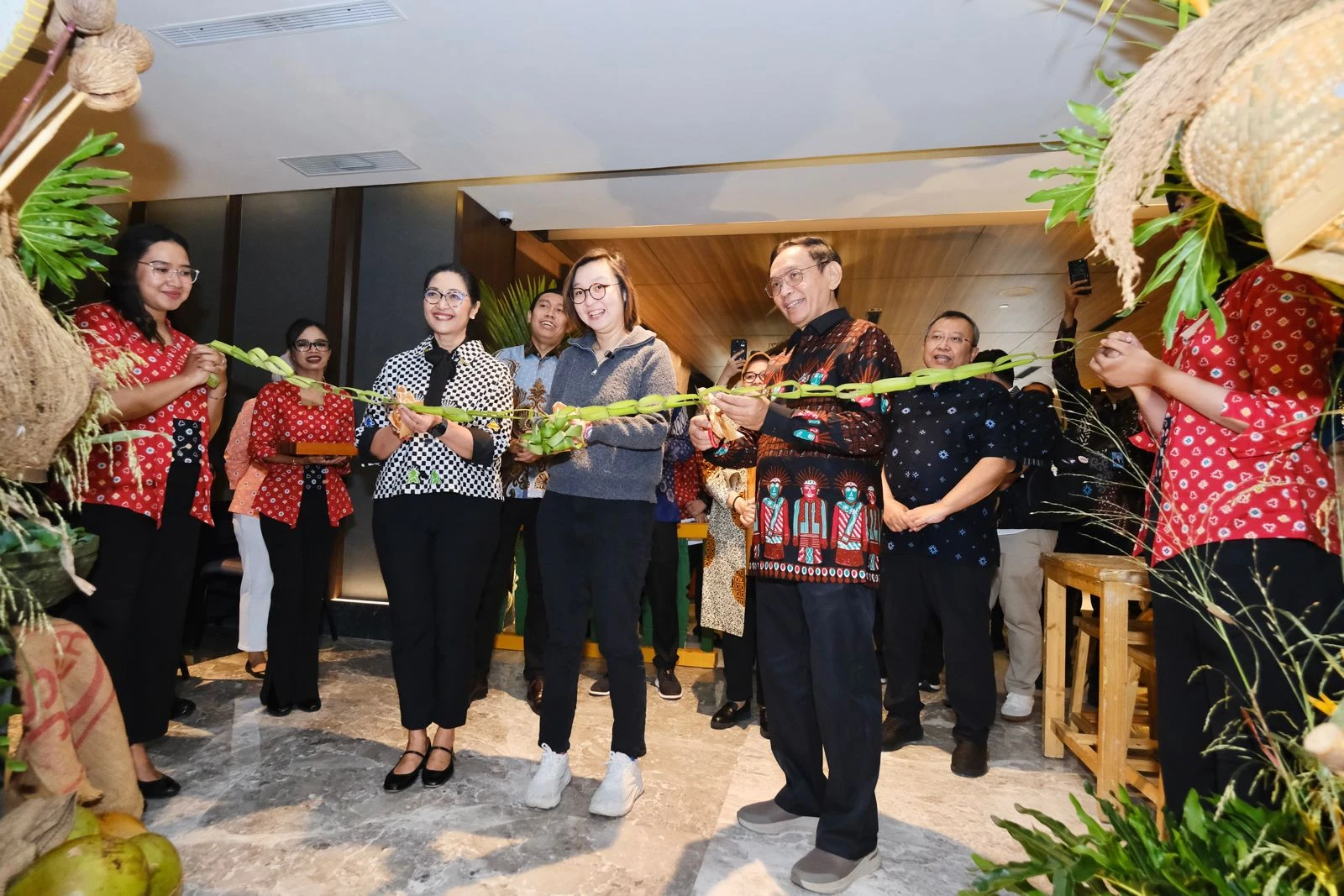   Deputy Minister of Creative Economy Encourages Ashley Hotel Group to Support Local