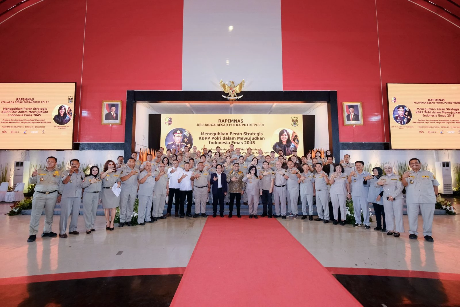 Minister of Creative Economy Supports Young Bhayangkara Generation to Strengthen Creative Economy in Regions