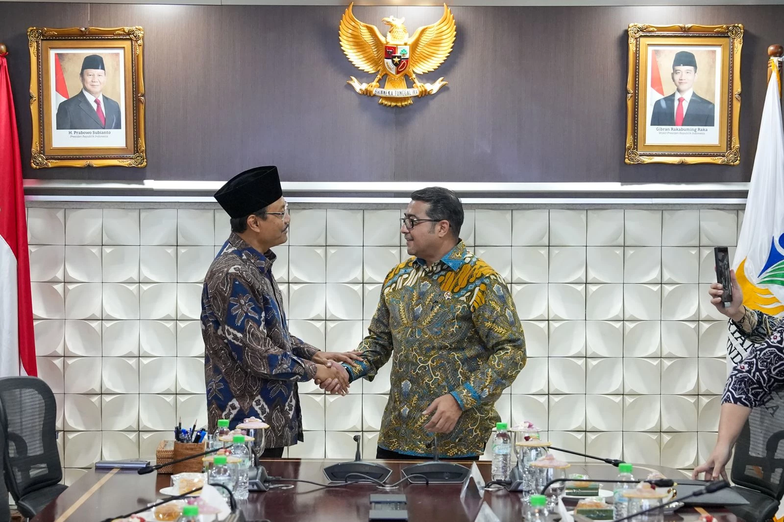 Ministry of Creative Economy–Ministry of Social Affairs Strengthen Potential of Sekolah Rakyat Students through the Creative Economy