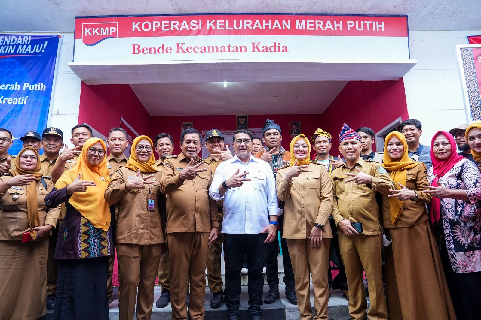 Minister Visits Merah Putih Cooperative in Kendari, Strengthens People’s Economy through Creativity