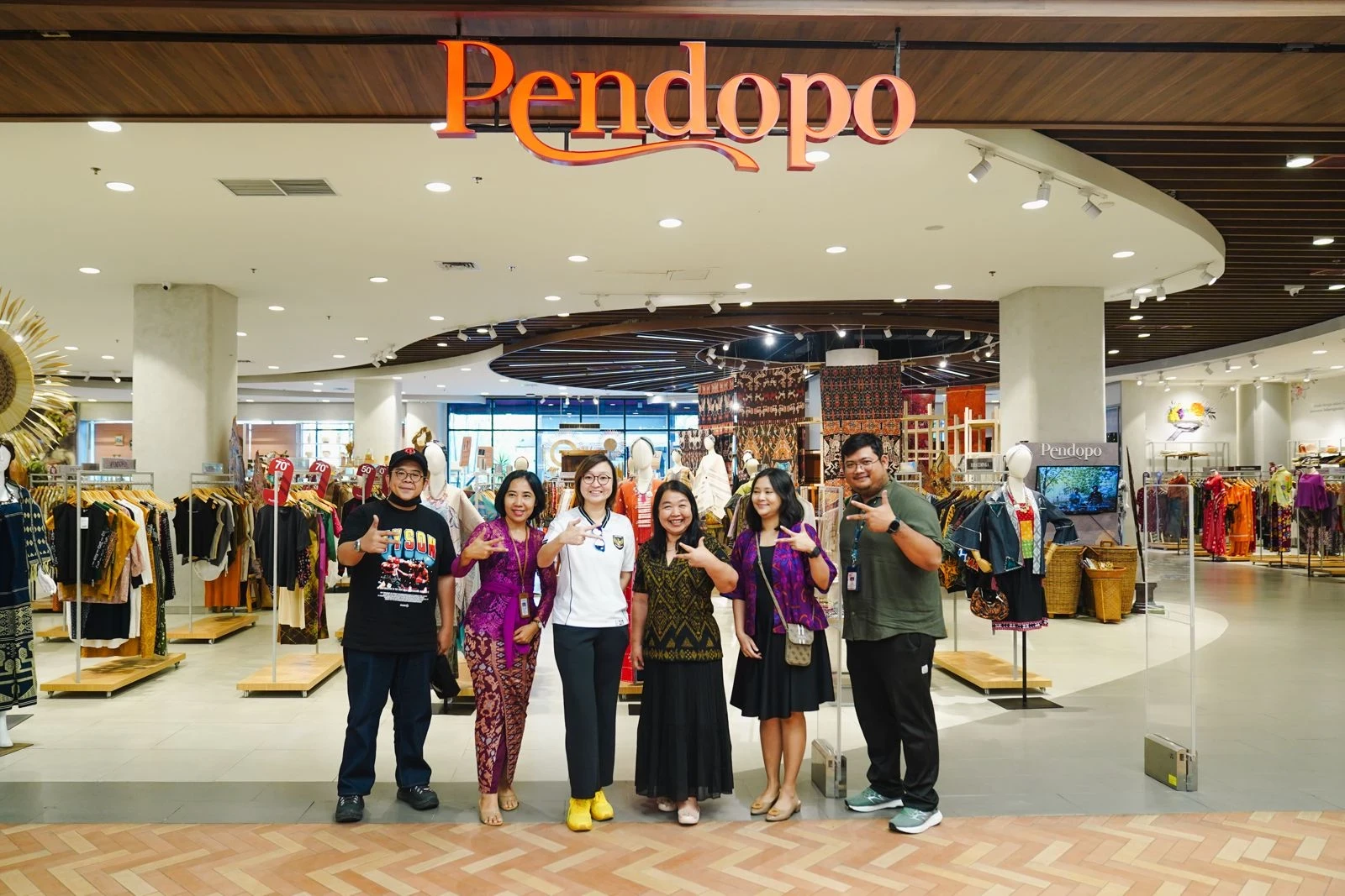 Reviewing Pendopo Denpasar, Deputy Minister of Creative Economy Optimistic Local Products Will Boost Creative Economy