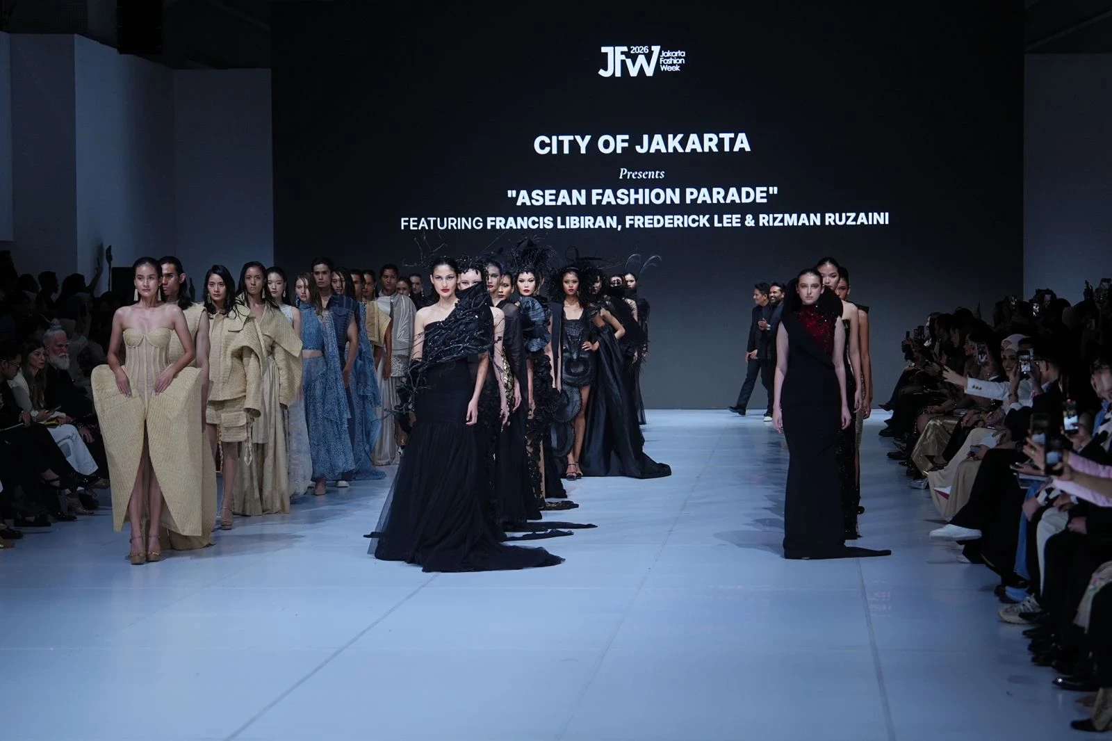 Minister of Creative Economy Commends JFW as the Fashion Capital of Southeast Asia