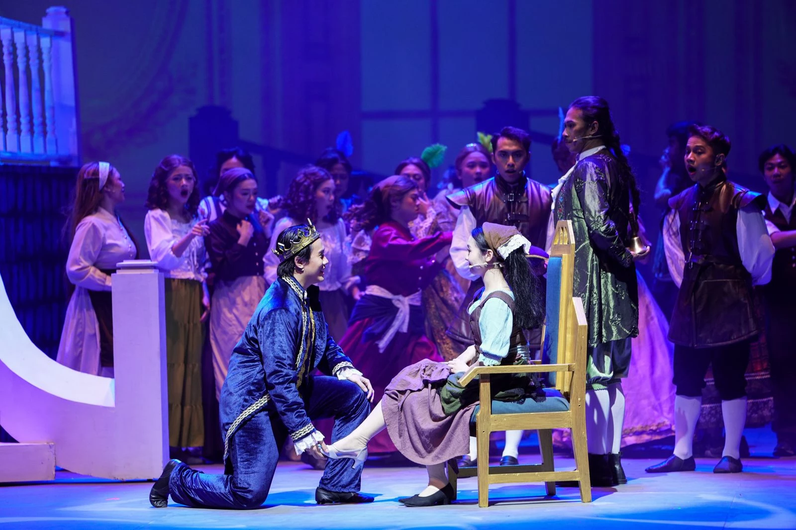 Wamen Ekraf Apresiasi Center Stage Community Hadirkan ‘Rodgers & Hammerstein’s Cinderella’