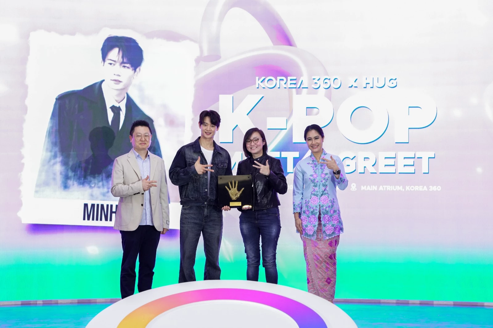 Deputy Minister of Creative Economy Attends Handprinting Ceremony and Meet & Greet with Minho and HIGHLIGHT