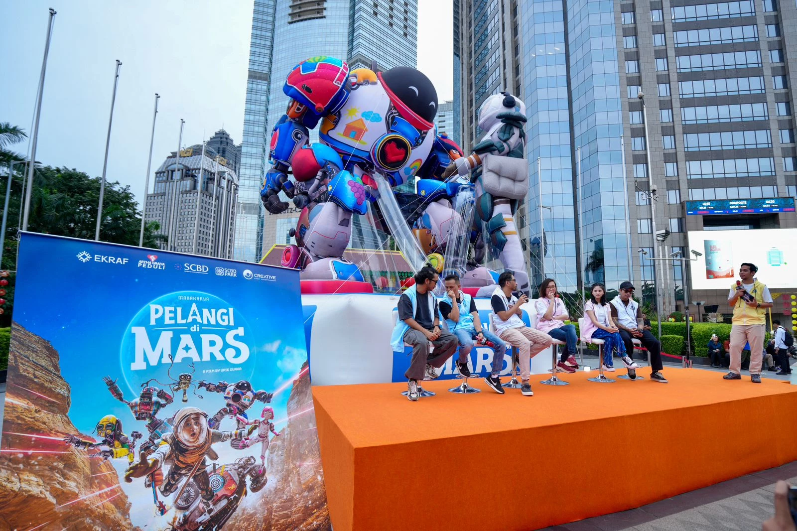 Film Pelangi di Mars to Premiere This Eid, Deputy Minister of Creative Economy Inaugurates Giant Balloon Installation in SCBD