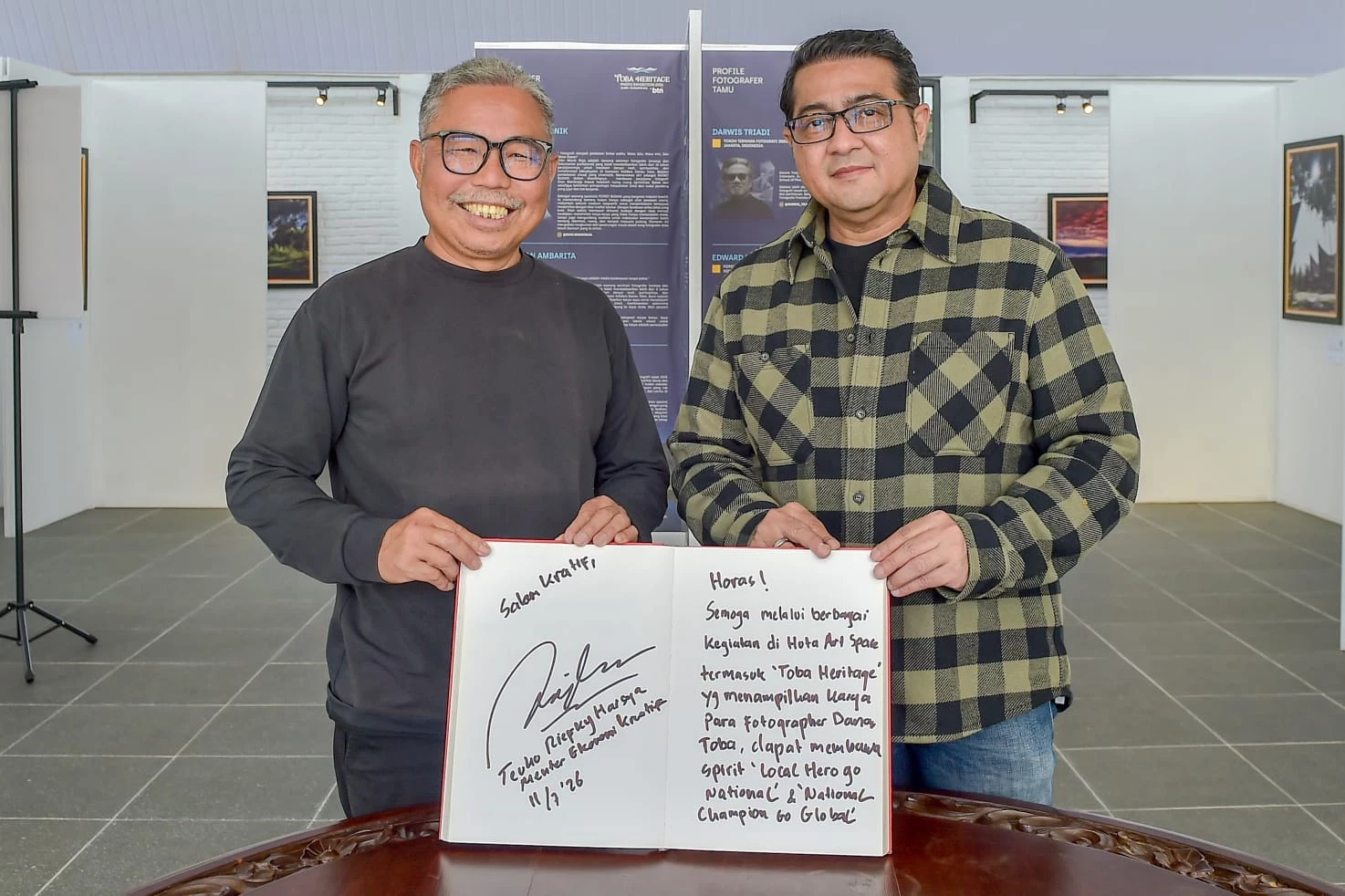 Minister of Creative Economy Commends Toba Heritage Exhibition for Showcasing North Sumatra's Natural Landscapes