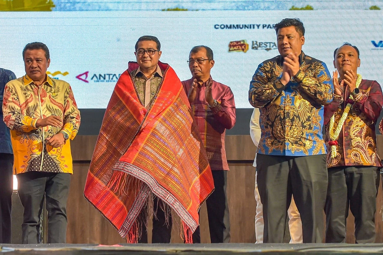 Minister of Creative Economy Commends Tona Sian Huta for Promoting Batak Culture Through Music Concert and Performing Arts