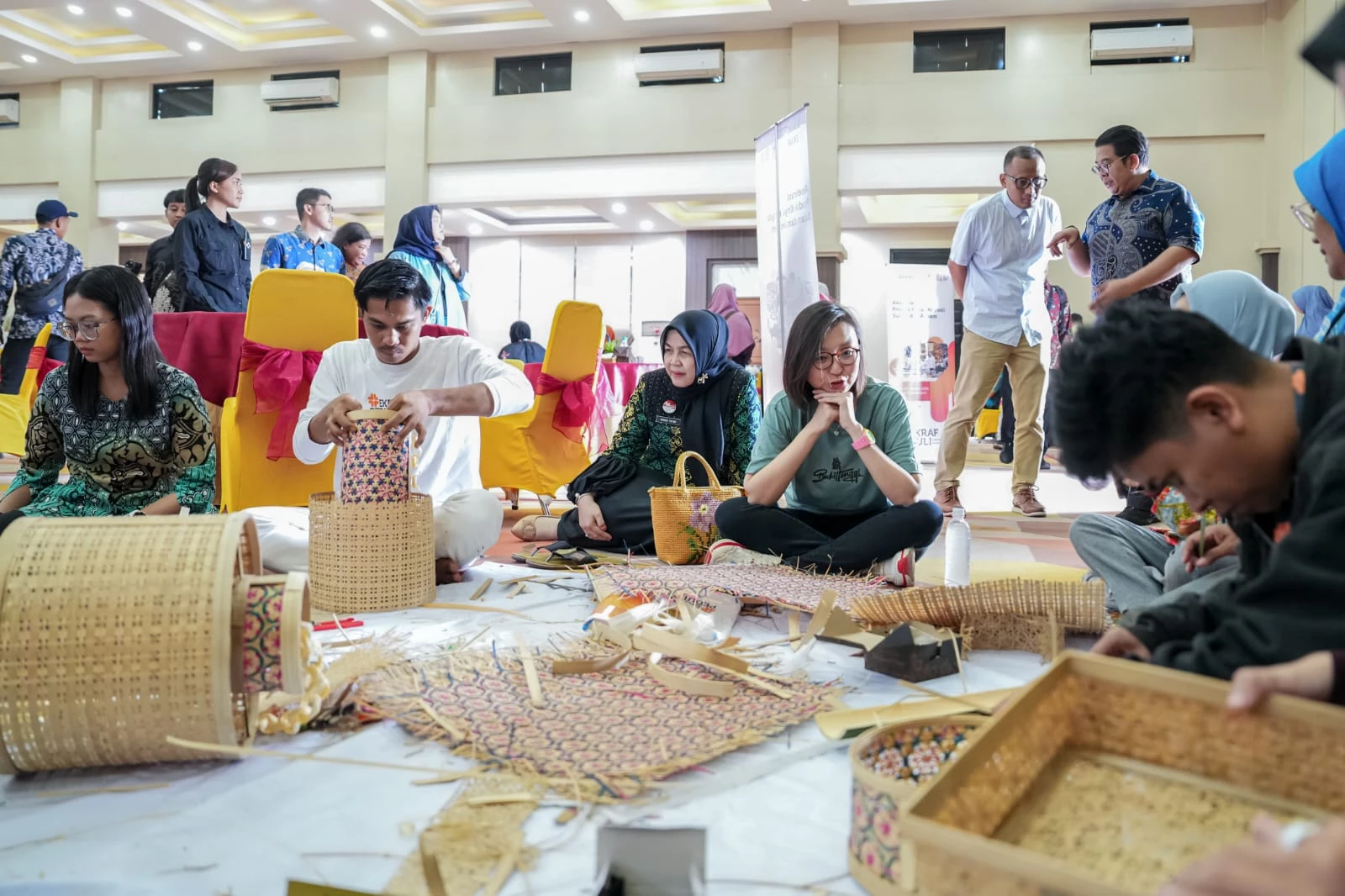 Bangkitkan Ekonomi Kreatif Pascabencana, Kemenekraf Dampingi Perajin Kriya Payakumbuh