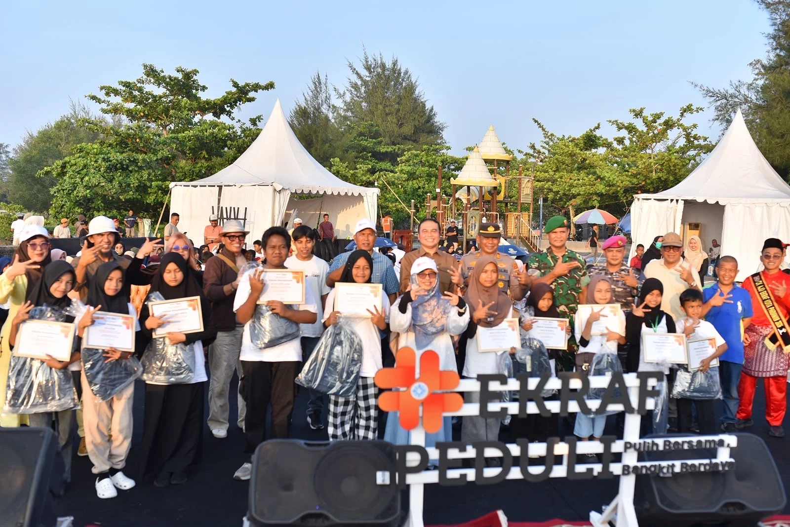 Ministry of Creative Economy Helps Children Recover from Post-Disaster Trauma through Visual Arts in Pariaman