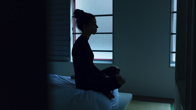 H1_Cara_meditasi_sebelum_tidur_selama_10_menit_dan_manfaatnya_untuk_kesehatan.jpg