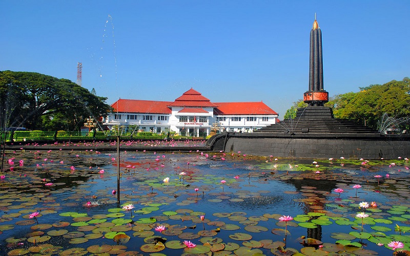 0515042021-alun-alun-tugu-malang.jpg