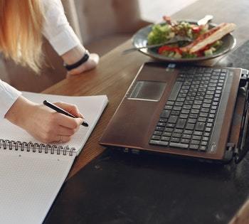 Mengenal budaya workaholic di tempat kerja