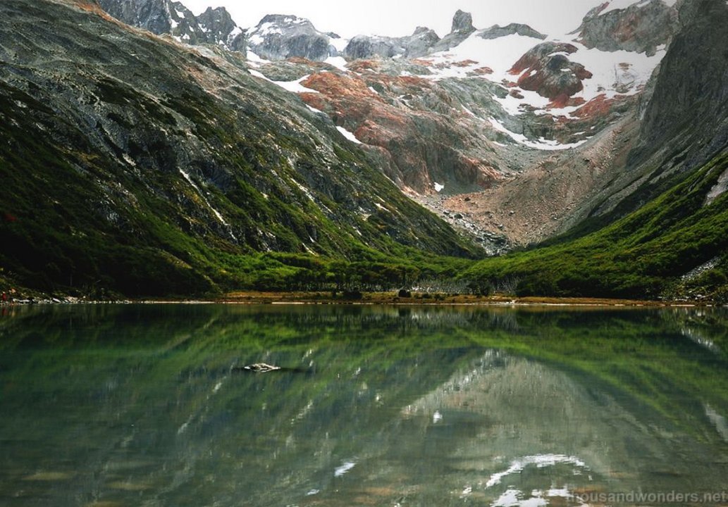 Se prohíbe comprar áreas que contengan o sean ribereñas de cuerpos de agua.