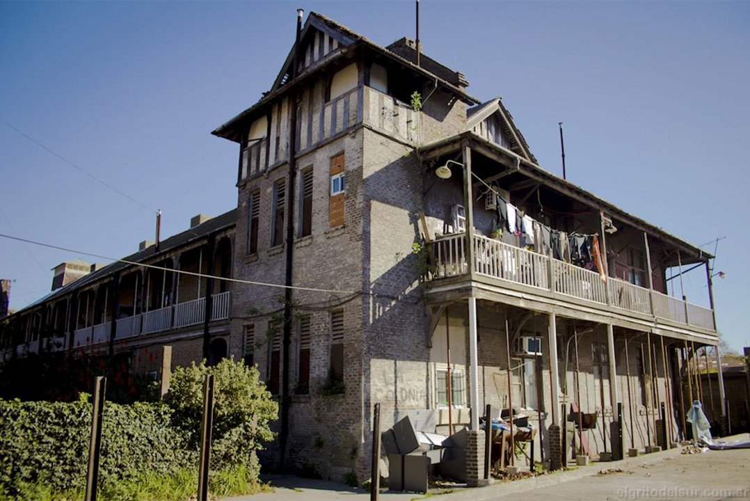 Aunque el barrio Colonia Sola requiere reparación urgente, en 2015 el presupuesto fue bajo y no se ejecutó.