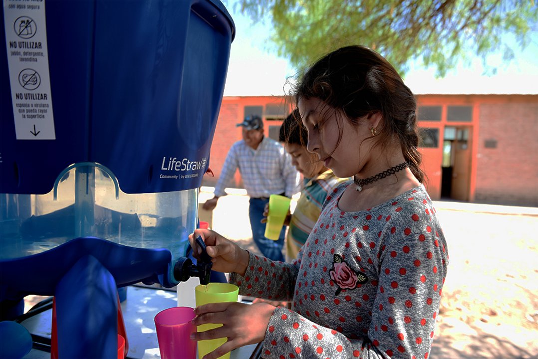 Una de las acciones que lleva a cabo la Fundación Agua Segura para llevar agua a distintos puntos del país.