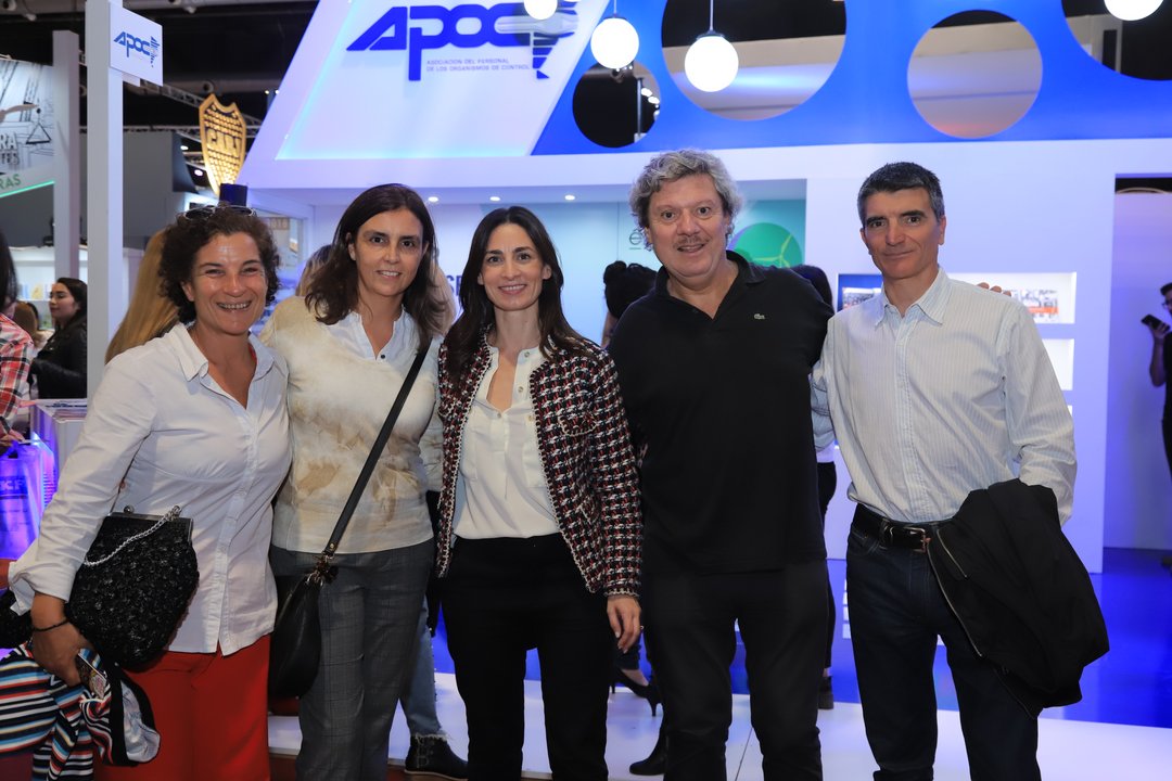 El secretario General de Apoc, Federico Recagno, junto a Pitiot y otros compañeros del sindicato.