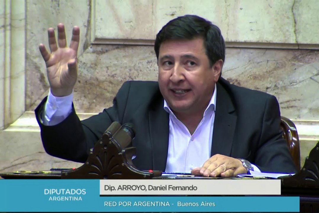 “Voté en contra porque habilita a empresas a aportar a la campaña", precisó el diputado Arroyo.