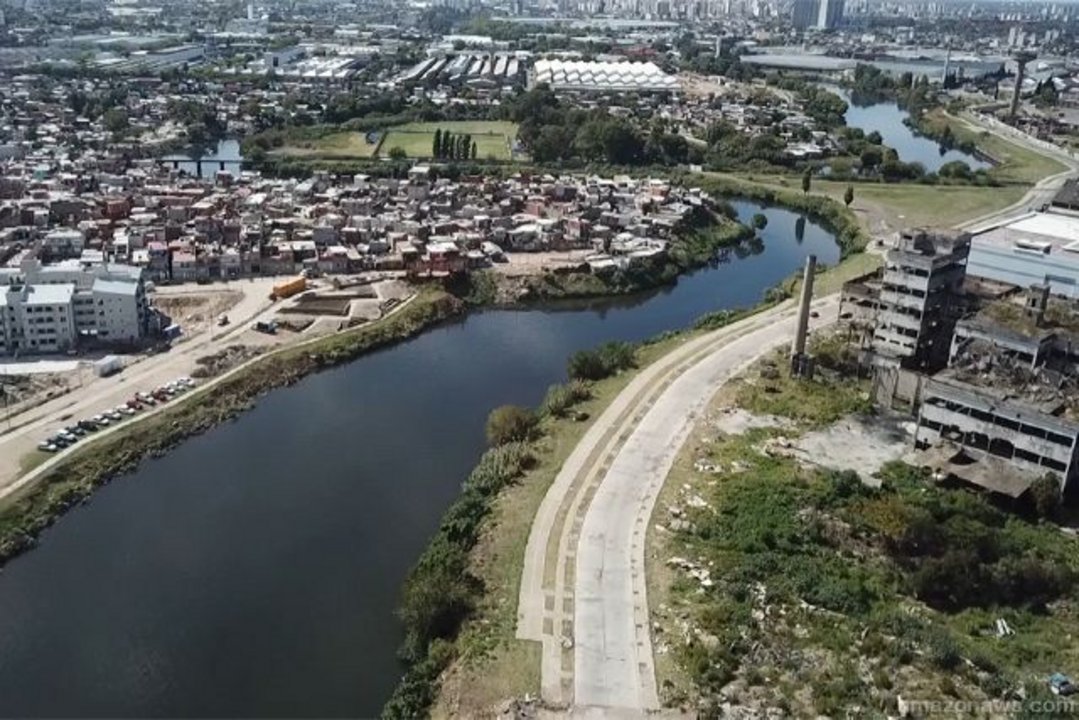 La contaminación es una de las mayores amenazas del agua en las grandes ciudades.