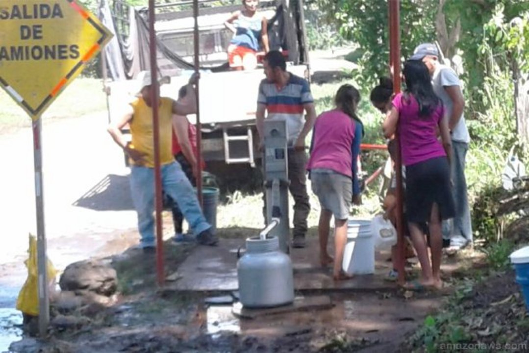 Quienes no acceden formalmente al agua recurren a conexiones informales en las que la calidad y la presión no son controladas.