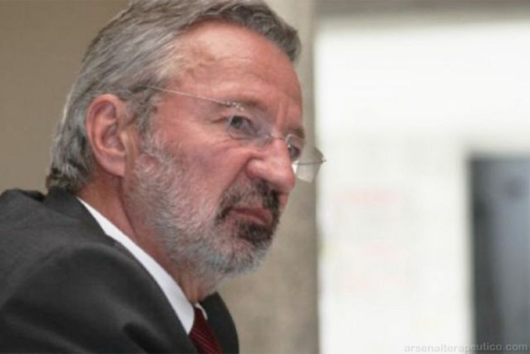 Germán Velásquez, exdirector del Programa Mundial de Medicamentos