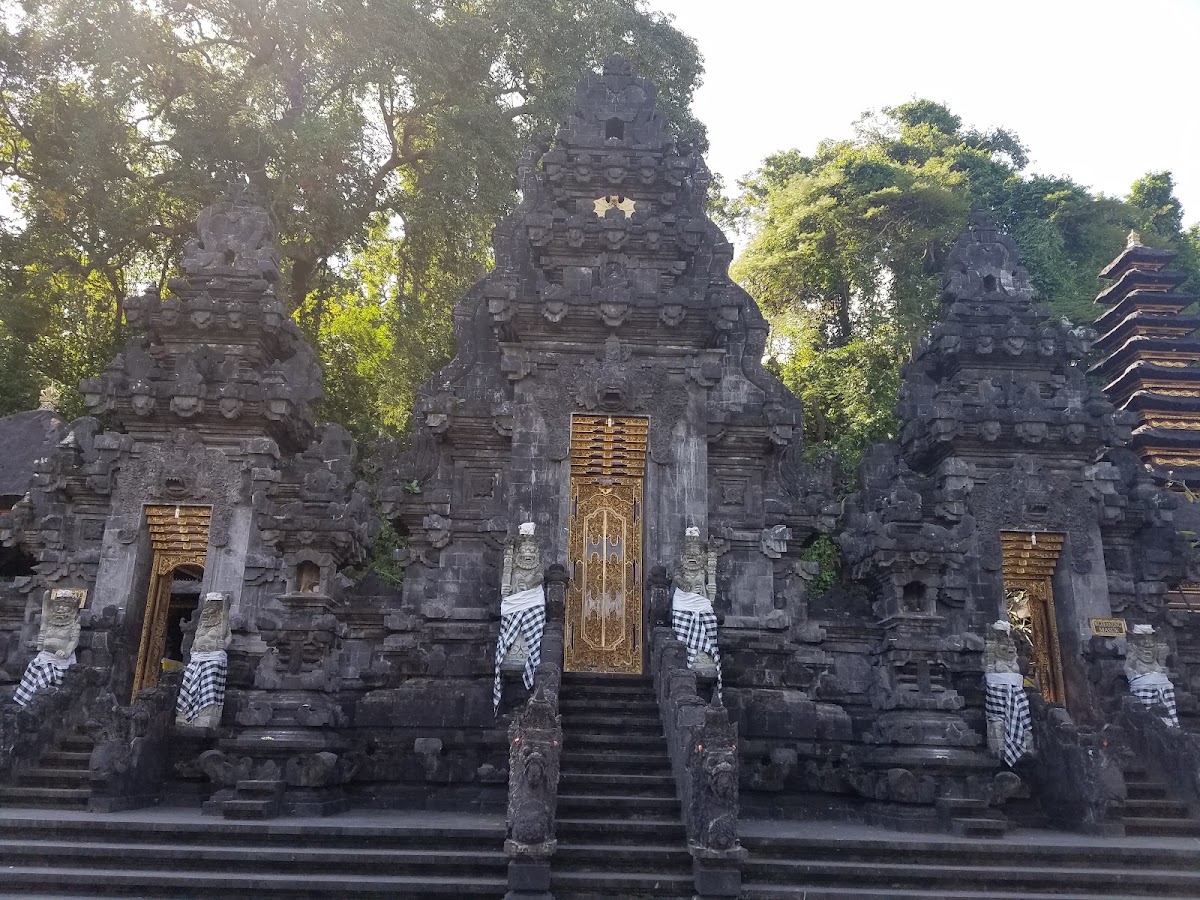 Pura Goa Lawah